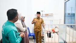 Wabup Pesawaran Kunjungi Balita dengan Gizi Buruk, Pastikan Pelayanan Kesehatan Terpenuhi dengan Baik