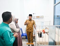 Wabup Pesawaran Kunjungi Balita dengan Gizi Buruk, Pastikan Pelayanan Kesehatan Terpenuhi dengan Baik